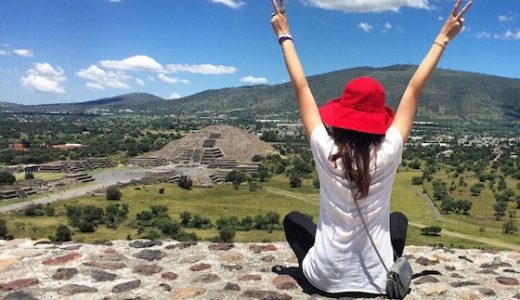 メキシコ・メキシコシティの観光スポット: ピラミットに登って雑貨を買う