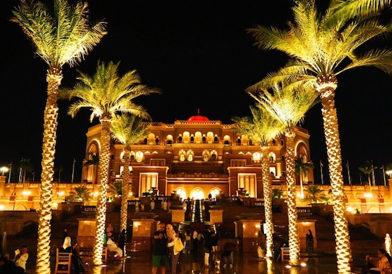 ドバイの豪華ホテル内装