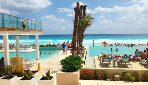 メキシコ・カンクーンの観光スポット：カリブ海でダイビングして遺跡を見る！